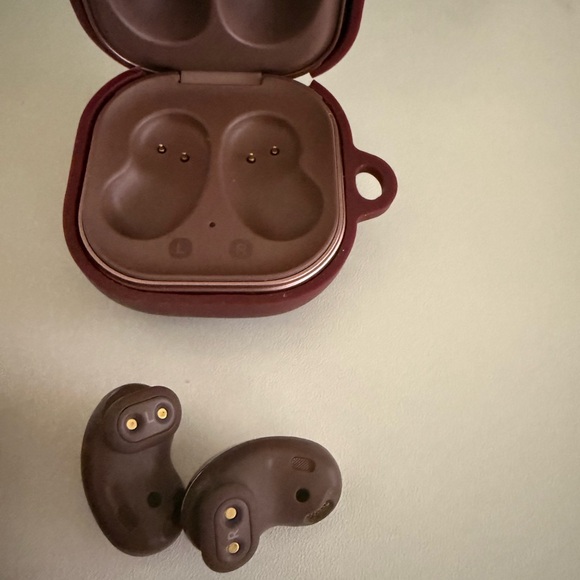 Wireless Earbuds with Charging Case - Picture 6 of 11